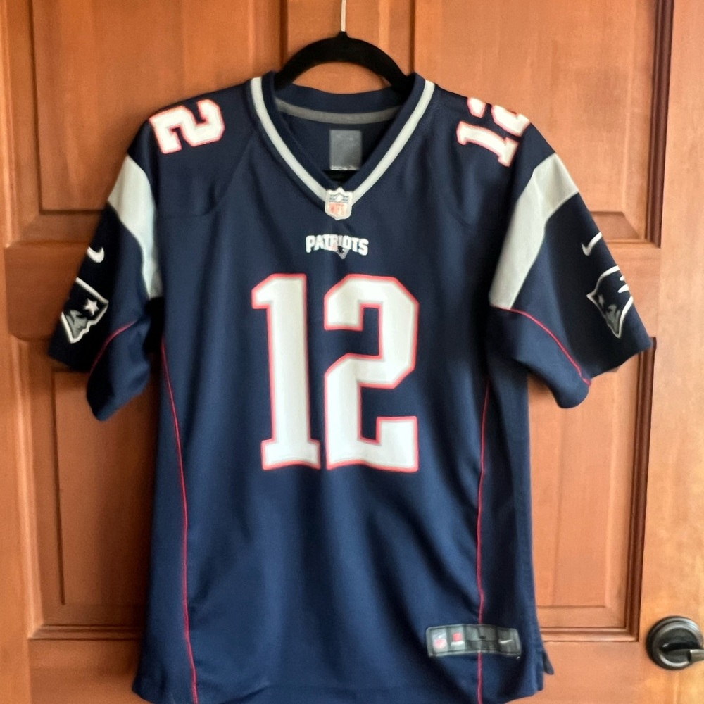 NFL boys size L Brady Patriots jeraey